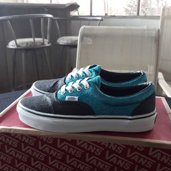 Vans - Picture 6 of 9